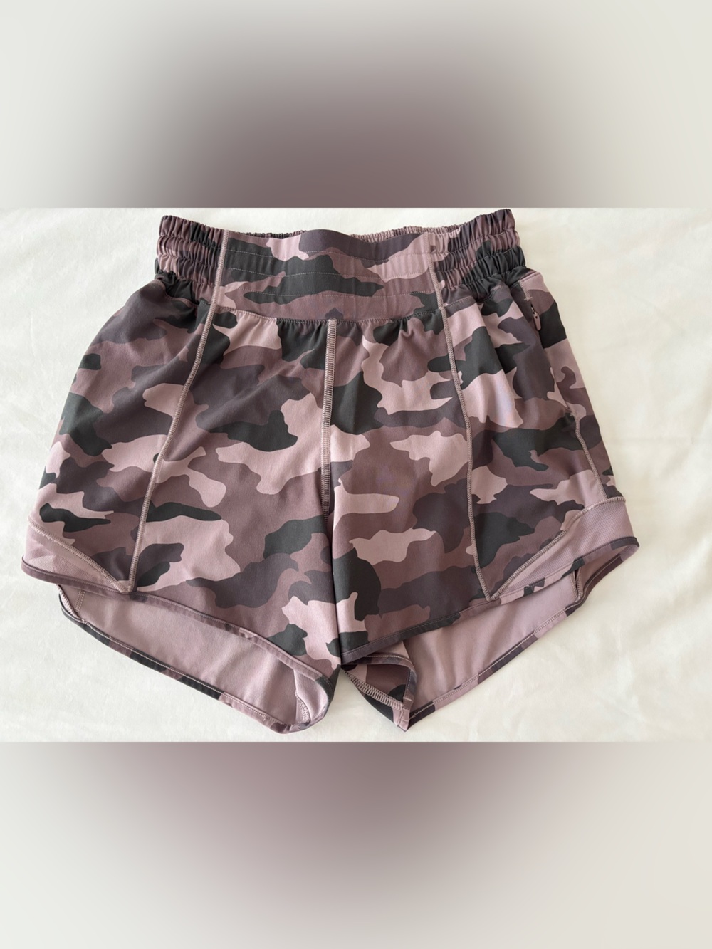 lululemon hotty hot low rise size 2 w/ 4” inseam